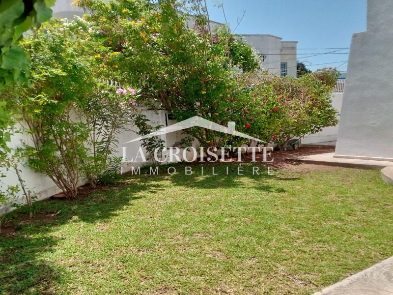 Villa S+6 avec piscine à Gammarth 